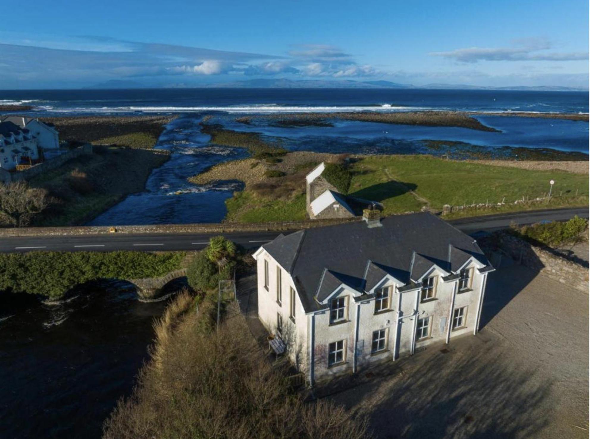 Fishermans Stunning Two Bedroom With Views Close To Town